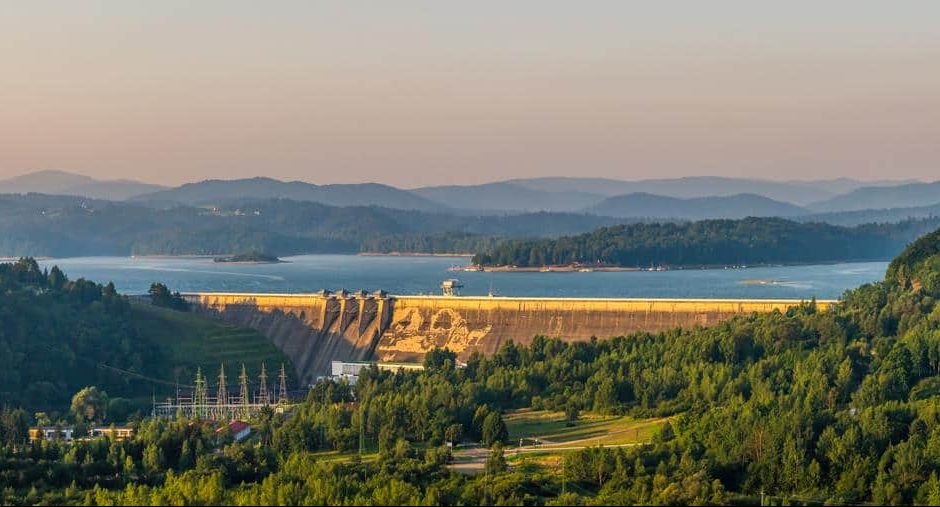 Zwiedzanie największej zapory wodnej w Polsce zbudowaną na rzece San