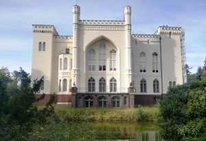 Zwiedzanie zamku i parku w Kornik, wycieczki szkolne KÓRNIK